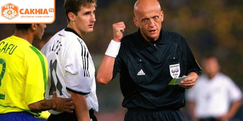 Pierluigi Collina Trọng Tài Huyền Thoại Tại CakhiaTV 2 Khởi đầu sự nghiệp của Pierluigi Collina trọng tài huyền thoại